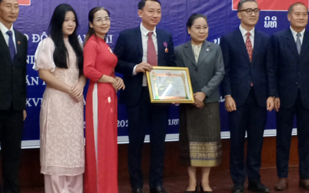 ກະຊວງ ຖວທ ປະດັບຫລຽນໄຊແຮງງານ